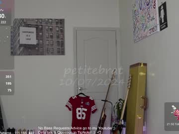 webcam girl petitebrat live cam image #10704155