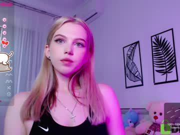 webcam girl small_blondee live cam image #4574310