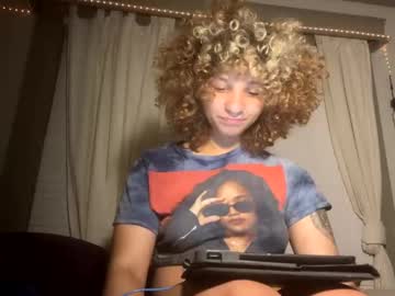 webcam girl universethadon live cam image #9639129