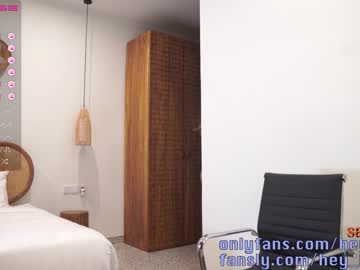 webcam girl heyhorny_cb live cam image #6774521