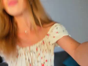 webcam girl emmi_rosee live cam image #9490776