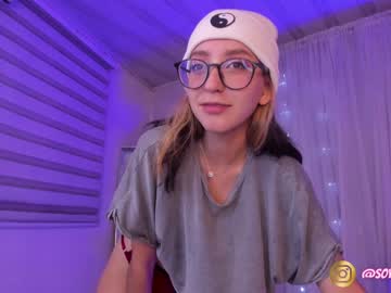 webcam girl maxinegh_ live cam image #1373566