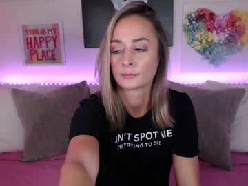 webcam girl holihurricane live cam image #12274683