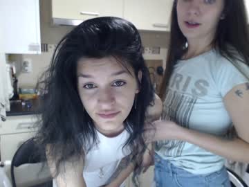 webcam couple maya_and_guests live cam image #2571971