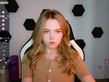 webcam girl small_blondee live cam image #6205333