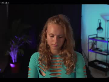 webcam girl chillwithkira live cam image #3161834