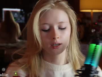webcam girl bestblondiiecb live cam image #8206785