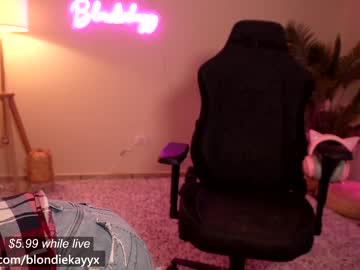 webcam girl blondiekayy live cam image #2234503