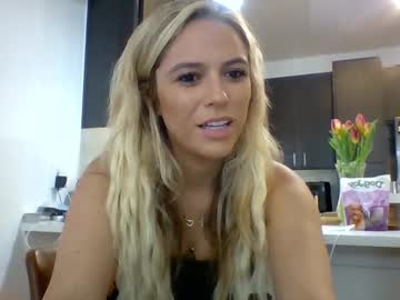 webcam girl skyelynnxo live cam image #12334527