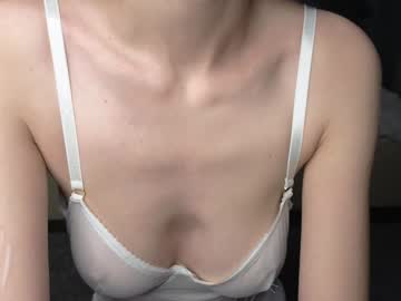 webcam girl lauratanguy live cam image #10912626