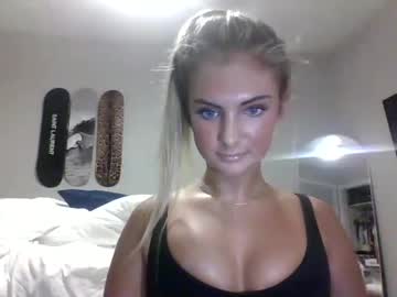 webcam girl lovelyaveryy live cam image #10826744