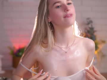 webcam girl brave_journey live cam image #12842399