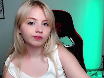 webcam girl shy_blondiee live cam image #5085204