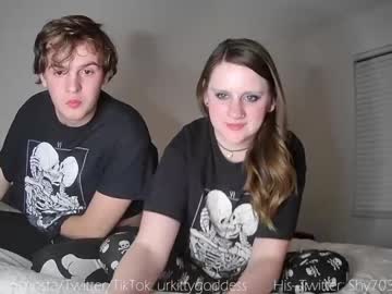 webcam couple dumbt33nslut live cam image #562579