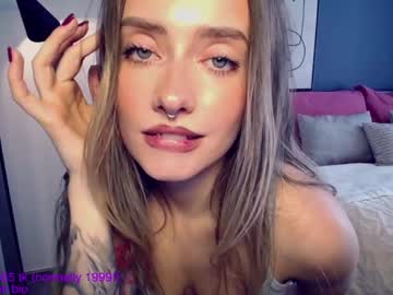 webcam girl yvie_ live cam image #10409999