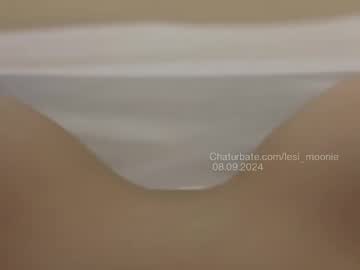 webcam girl lesi_moonie live cam image #10184147
