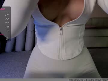 webcam girl hollyextra live cam image #9932155