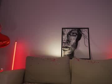 webcam girl lucie_beltran live cam image #5048500