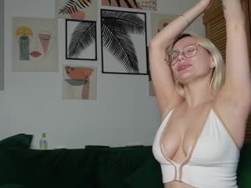 webcam girl corni__ live cam image #12428230