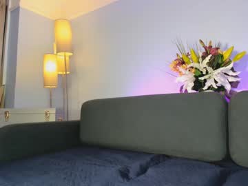 webcam girl littlee33 live cam image #9886708