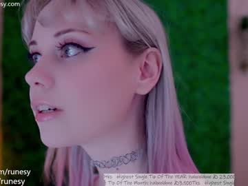 webcam girl runesy live cam image #5600200