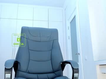 webcam girl lee_yoona live cam image #755116
