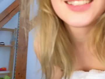 webcam girl haha_day live cam image #10814262
