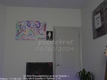 webcam girl petitebrat live cam image #9433323