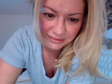 webcam girl kiradivine live cam image #1476654