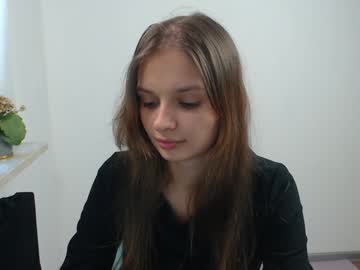 webcam girl vivien_slender live cam image #9855736