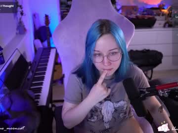 webcam girl blue_mooncat live cam image #9225707