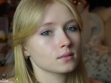 webcam girl bestblondiiecb live cam image #8361484