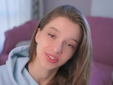 webcam girl little_poetry live cam image #12123311