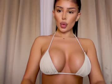 webcam girl moniqueeass live cam image #7843802