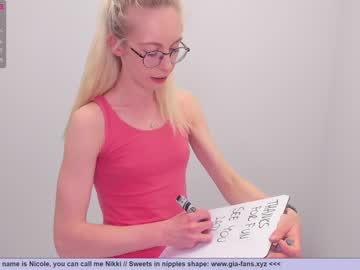 webcam girl girl_i_am live cam image #4154426