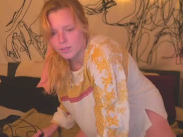 webcam girl crimsonxrapture live cam image #349045