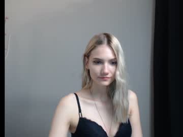 webcam girl gilliana_mo live cam image #917408