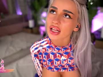 webcam girl serene_sophiex live cam image #12636916