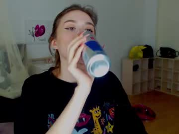 webcam girl mollynerd live cam image #2068623