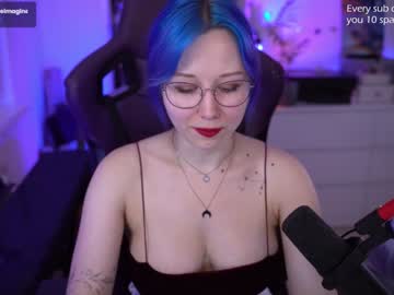 webcam girl blue_mooncat live cam image #9848624
