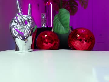 webcam girl oliviaowens live cam image #12283688
