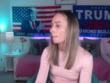 webcam girl holihurricane live cam image #10477585