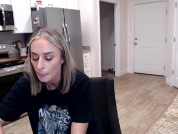 webcam girl holihurricane live cam image #11610420