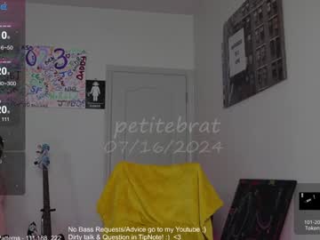 webcam girl petitebrat live cam image #9957587
