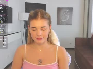 webcam girl adrianawow1 live cam image #12300190