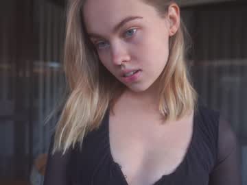 webcam girl bibi_it_is live cam image #5221871