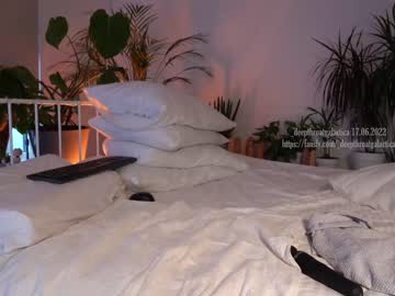webcam girl _deepthroatgalactica live cam image #2758108