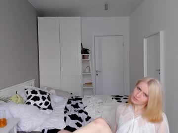 webcam girl gin_yoon live cam image #9763667