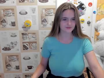 webcam girl emmika_ live cam image #3172053