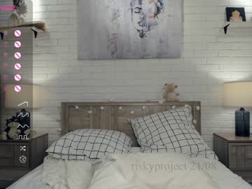 webcam girl riskyproject live cam image #6840450